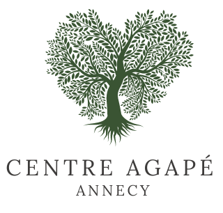 logo avec un arbre en forme de coeur ecris en dessous centre agapé annecy
